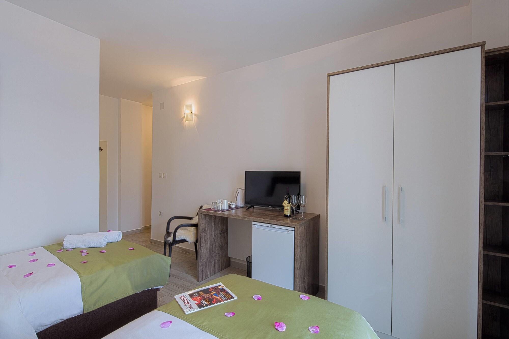 Le Marc Guest house Budva Extérieur photo